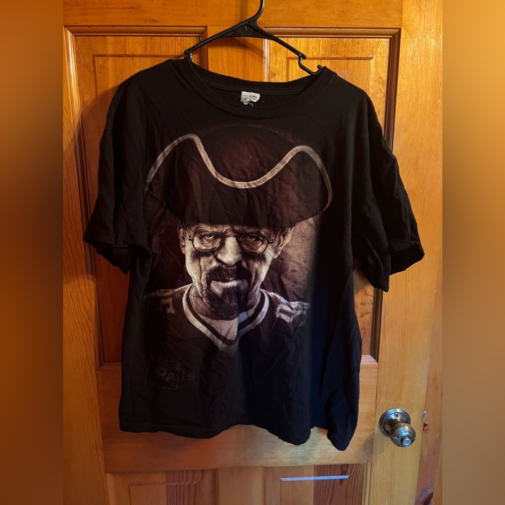 Large Men’s New England & Breaking Bad t-shirt
